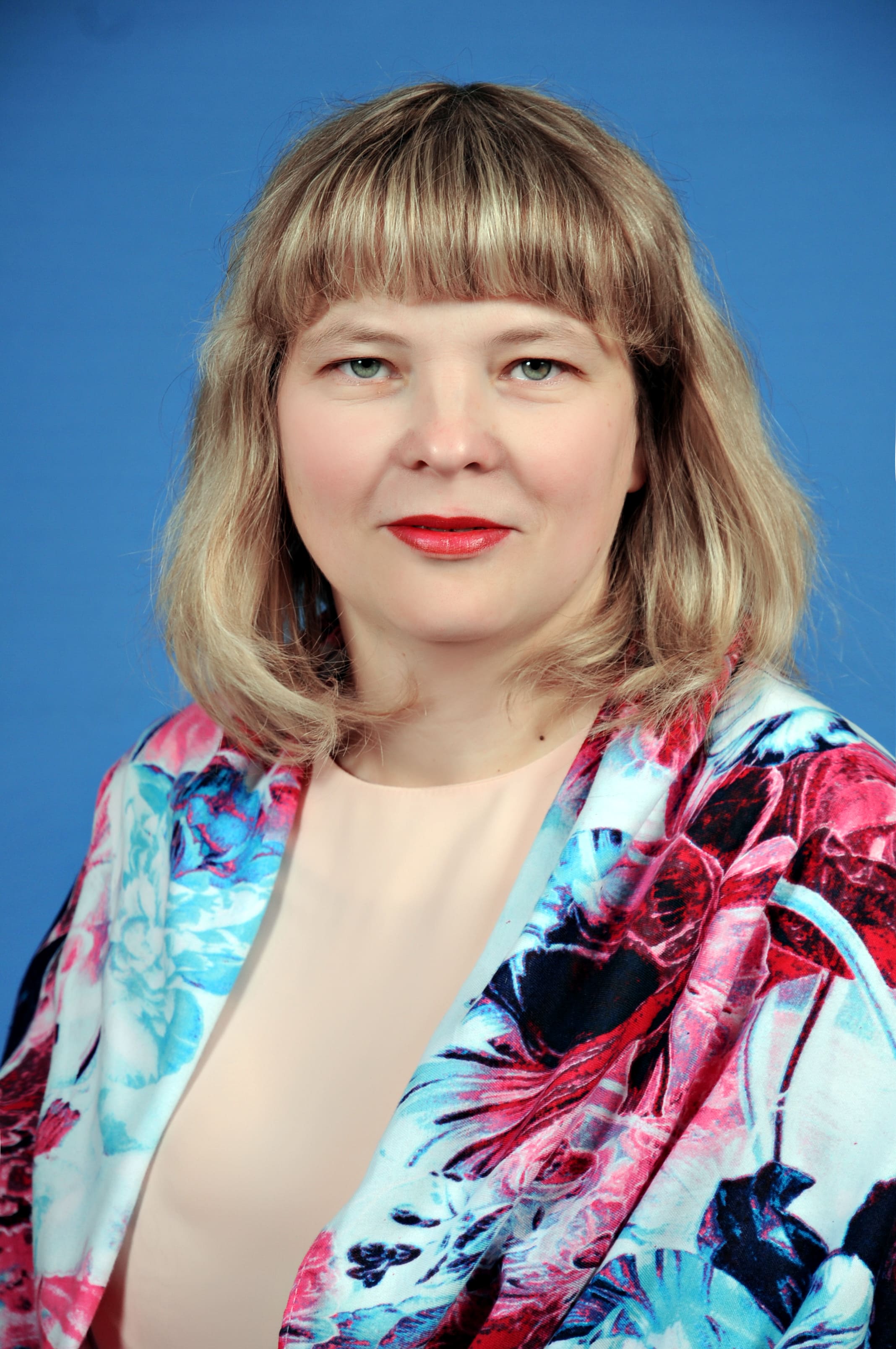 Жила Людмила Ивановна.